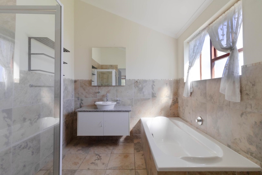 4 Bedroom Property for Sale in Sandbaai Western Cape